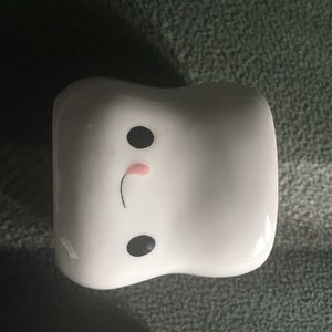 Marshmallow cups pairs well with Rae Dunn